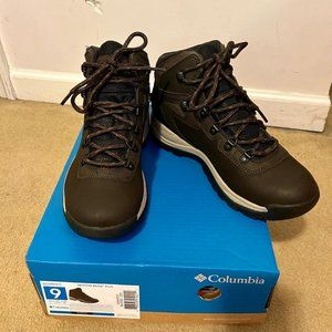 Columbia Women's Newton Ridge Lightweight Waterproof Shoe Hiking Boot